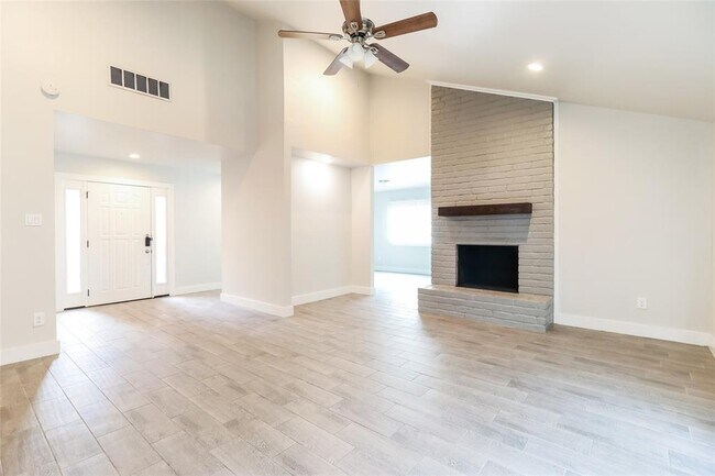Building Photo - 4719 Hidden Springs Dr