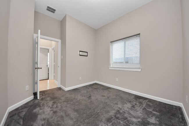 Foto del edificio - 8114 Silverspot Ln