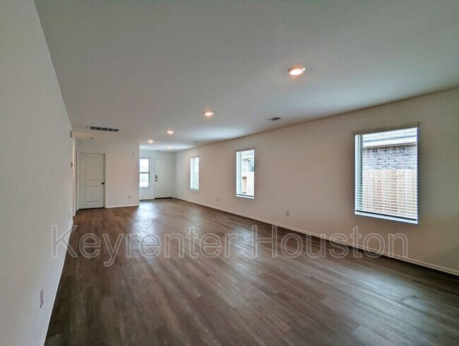 Building Photo - 8810 Wooster Trails Dr