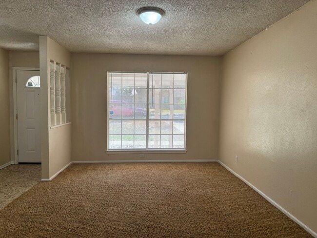 Foto del edificio - 6919 Moon Lake Dr