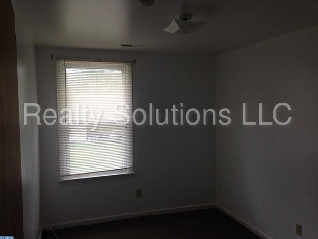 Building Photo - 81 Lanning Ave