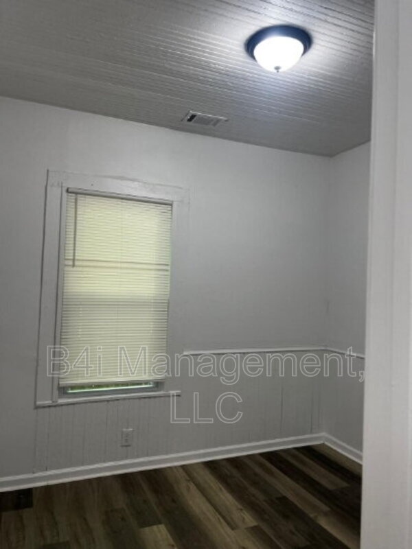 Building Photo - 422 Lakeview St