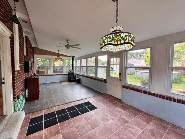 Building Photo - Charming 3BR House in Newark