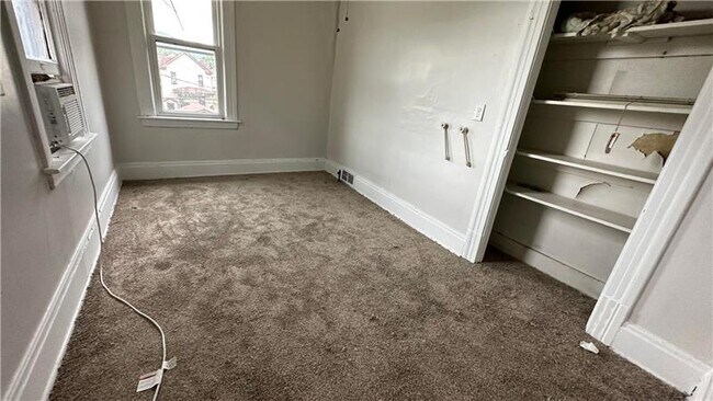Building Photo - 419 Warwood Ave
