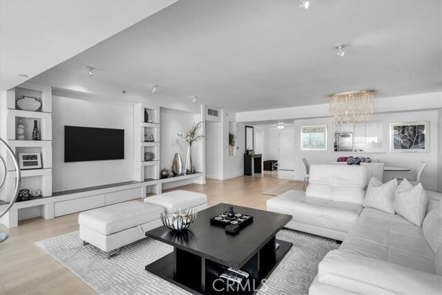 Building Photo - 13600 Marina Pointe Dr