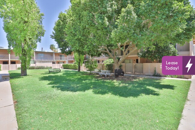 Building Photo - 6565 N 19th Ave