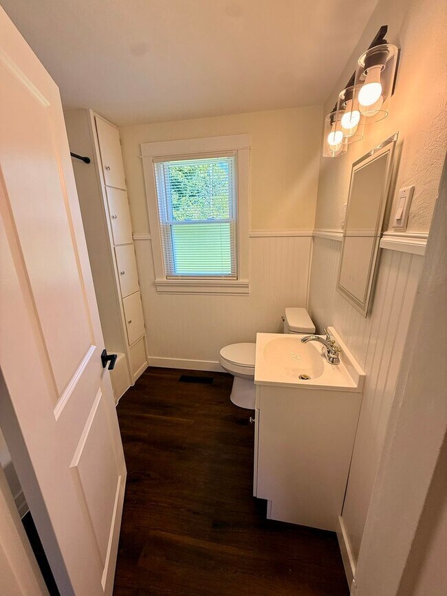 Building Photo - Gorgeous Updated 3BR Home | Granite Countertops | Detached Garage | Huge Backyard