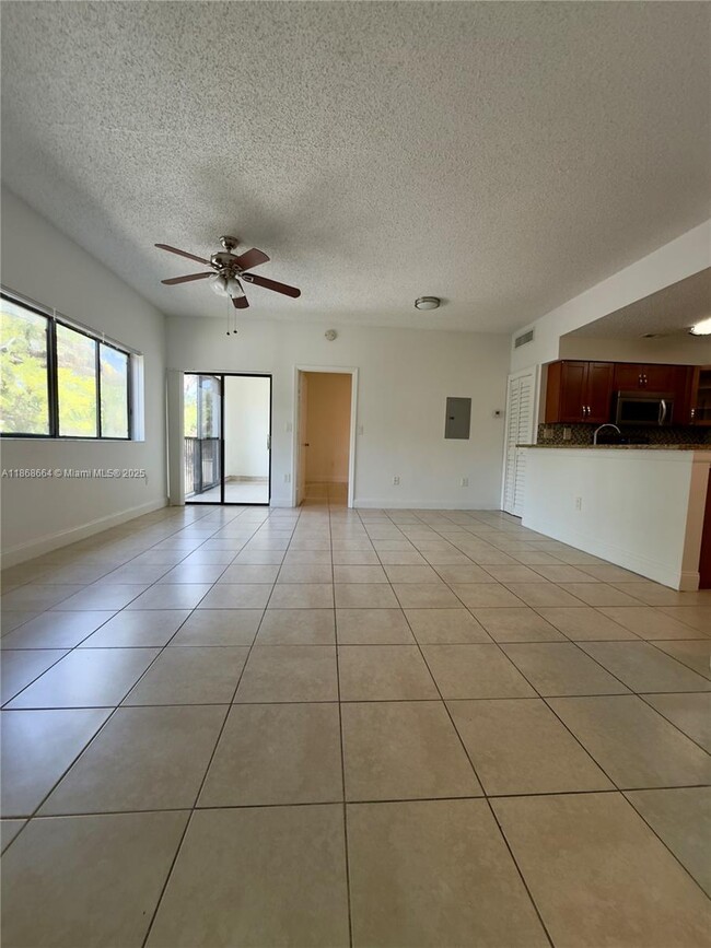 Building Photo - 2550 SW 18th Terrace