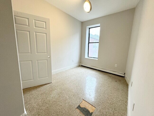 Building Photo - 15 Ruggles St