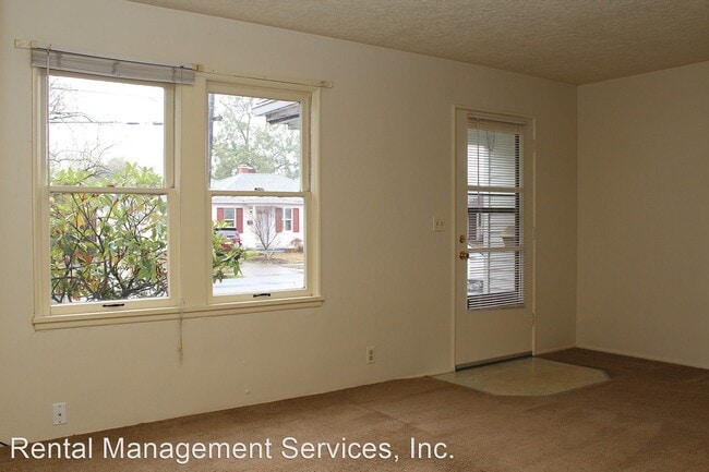 Building Photo - 2 br, 1 bath House - 9106 SE Hawthorne