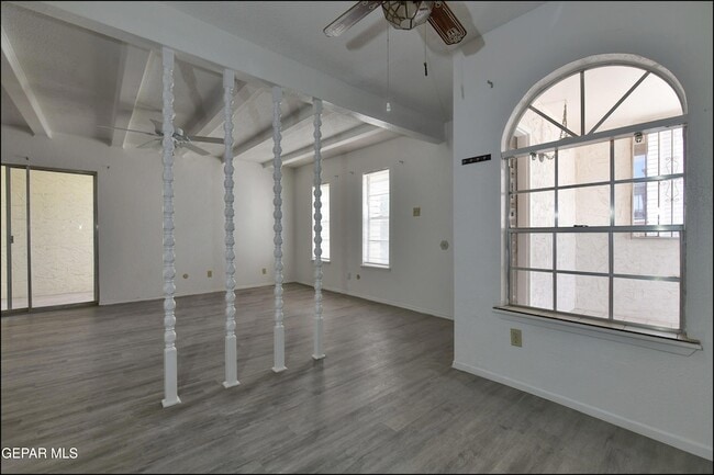 Building Photo - 6201 ESCONDIDO Dr