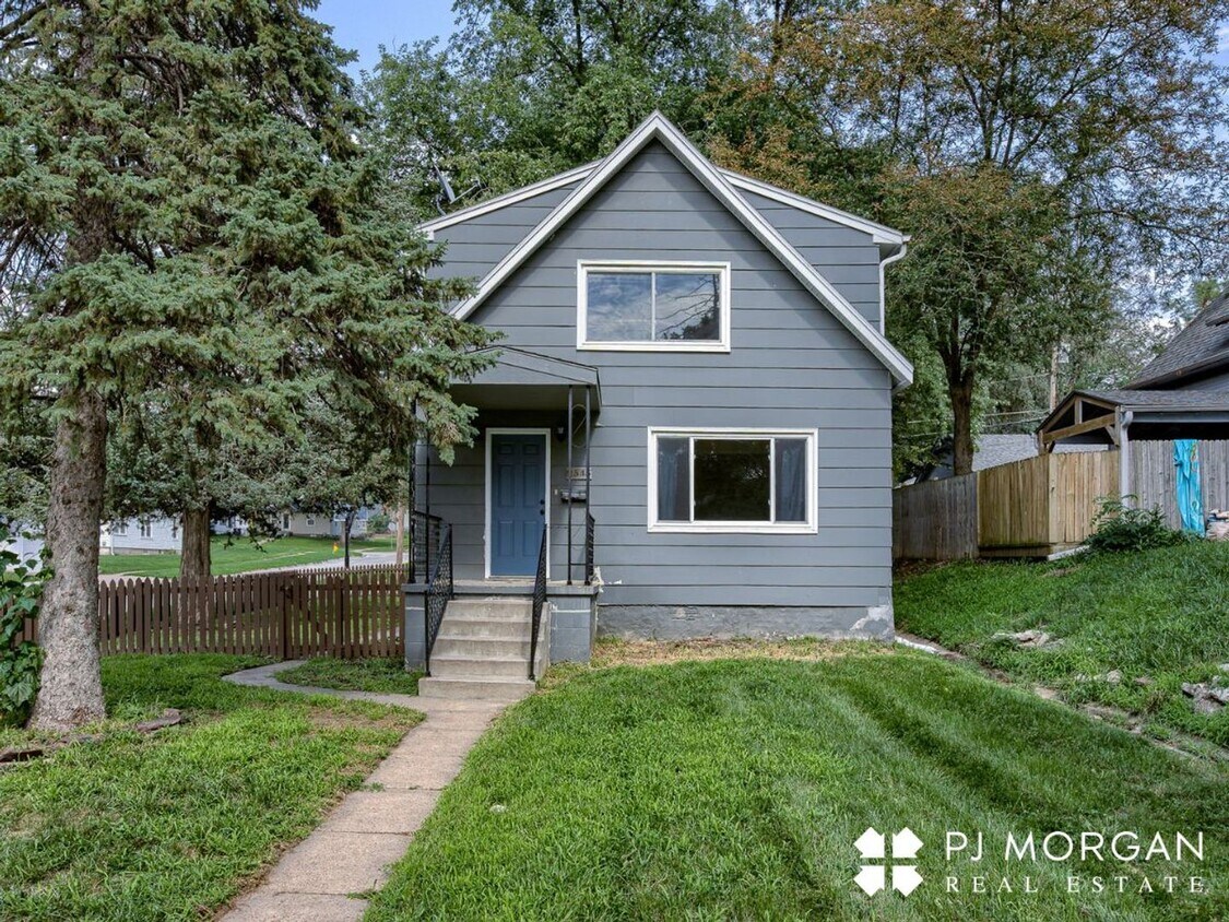 Primary Photo - 3 bedroom, 2 bathroom House Available Imme...