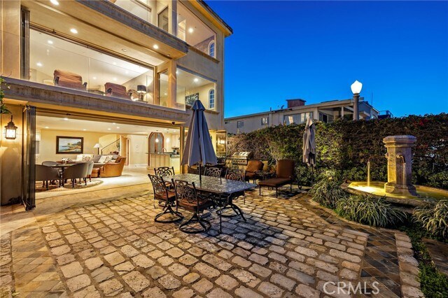 Building Photo - 900 E Balboa Blvd