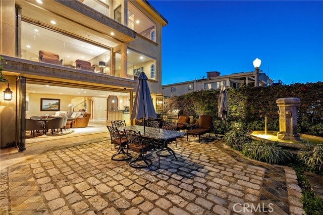 Foto del edificio - 900 E Balboa Blvd