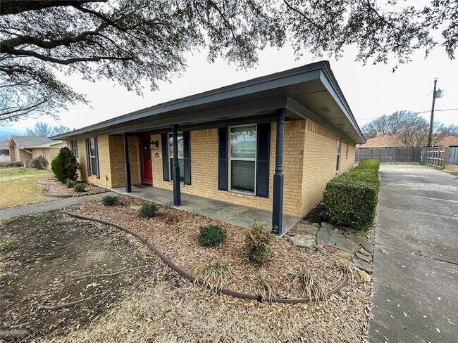 Foto del edificio - 1714 Crescent Dr