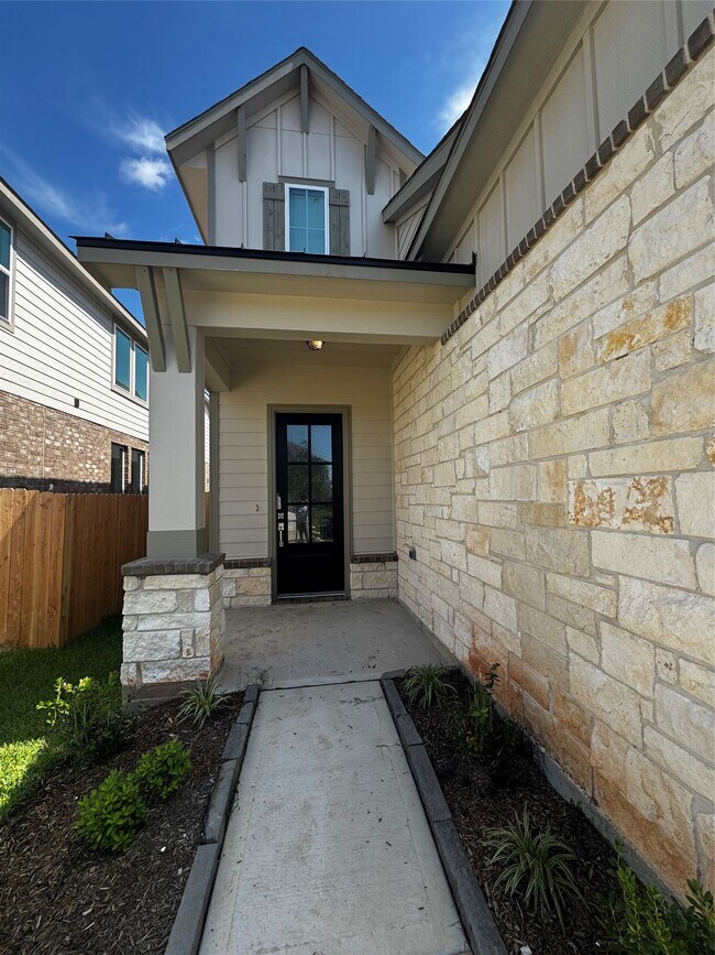 Foto del edificio - 23642 Red Rowan Ln