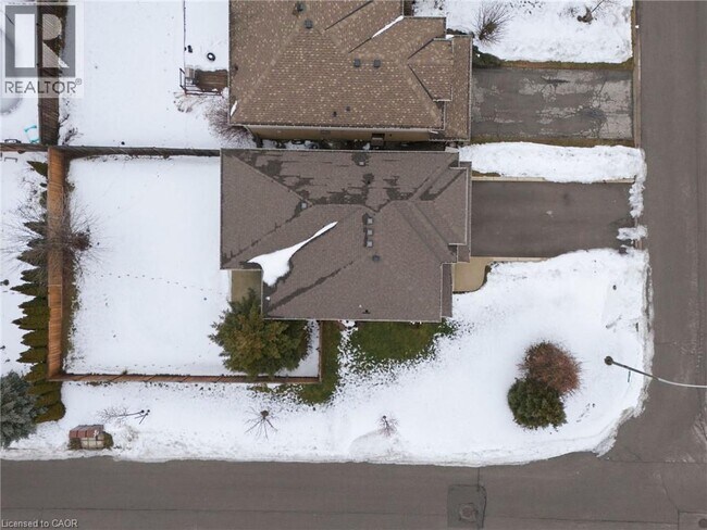 Building Photo - 3 Holkham Ave