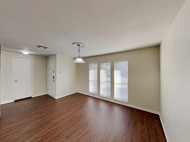 Building Photo - 15835 Fox Springs Dr