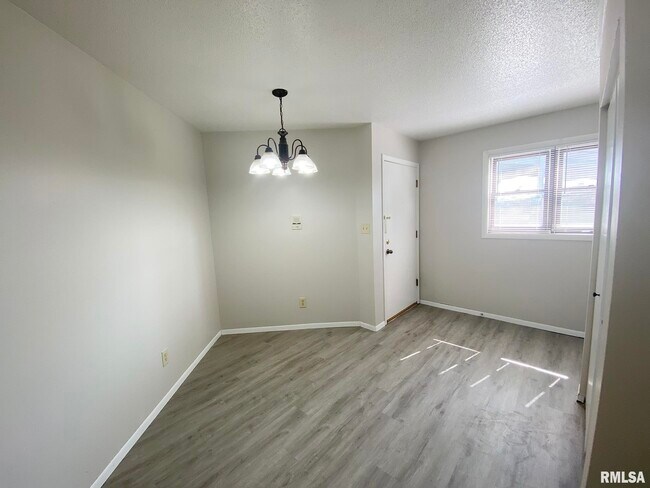 Building Photo - 2618 W Willowlake Dr