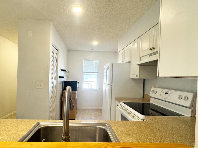 Foto del edificio - 14893 Wedgefield Dr