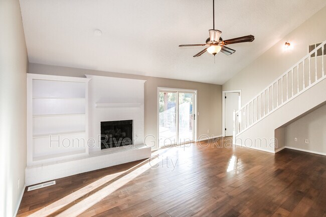 Building Photo - 10016 Hollyhead Way