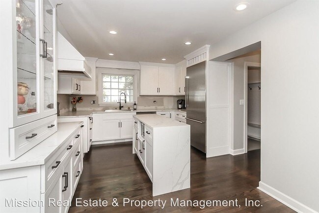 Building Photo - 4 br, 3.5 bath House - 130 N Clay St