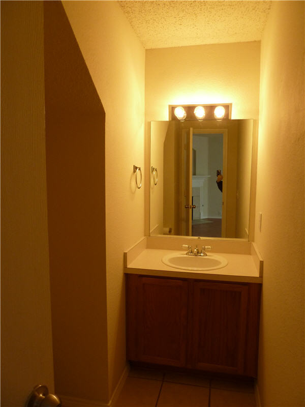 Building Photo - 4203 Falcon Dr
