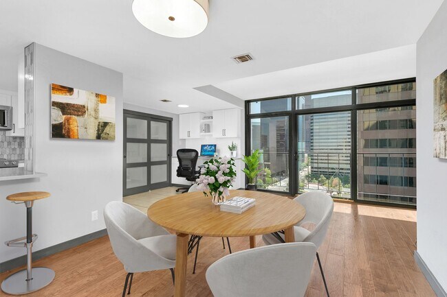 Foto del edificio - LUX 3BD, 2BA Downtown Condo with Mountains...