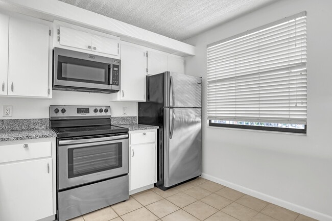 Foto del edificio - 3511 Village Blvd