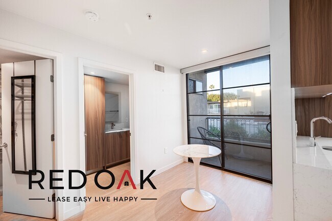Building Photo - ~1 Month FREE~ Incredible One Bedroom Loft...