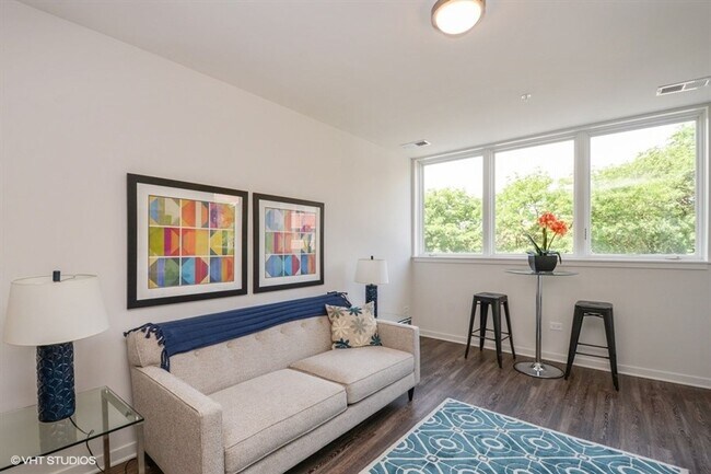 Interior Photo - 1325 N Wells Apartments