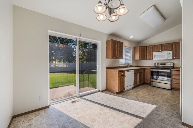 Foto del edificio - 3 bed 2 bath Rancher by Post Falls High Sc...