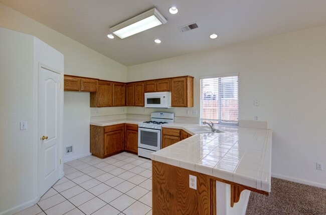 Building Photo - 9326 N Jade Ave