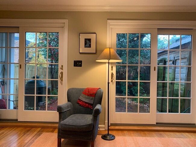 Photo - Rare Georgetown Townouse with private yard - 1 block from Rose Park / M St House