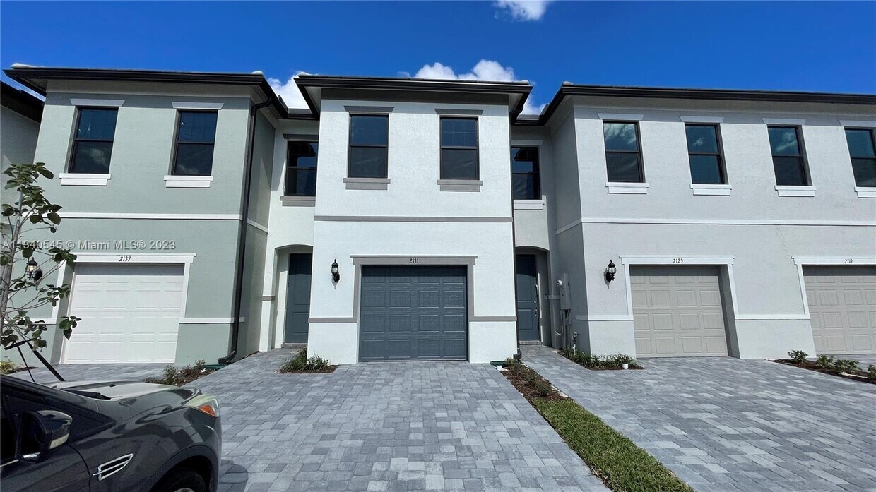 Foto del edificio - 2131 Appleton Cir N