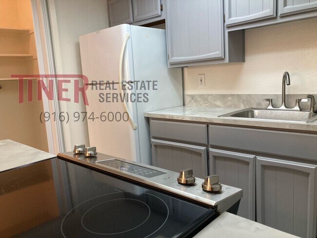 Building Photo - 5968 Moss Creek Cir