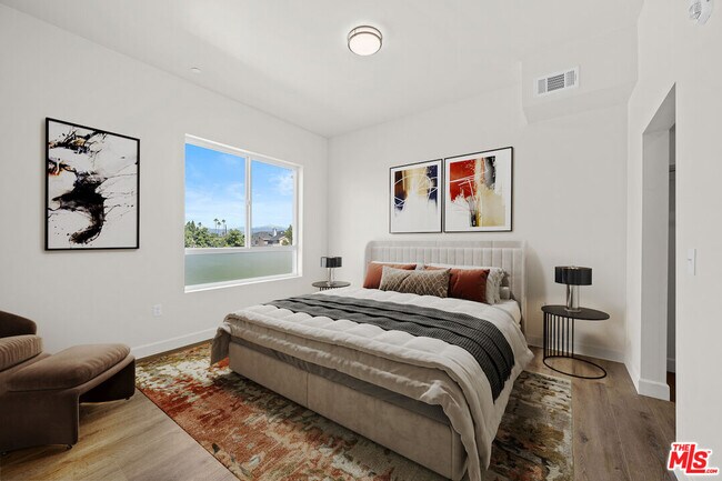 Foto del edificio - 7411 Artesia Blvd
