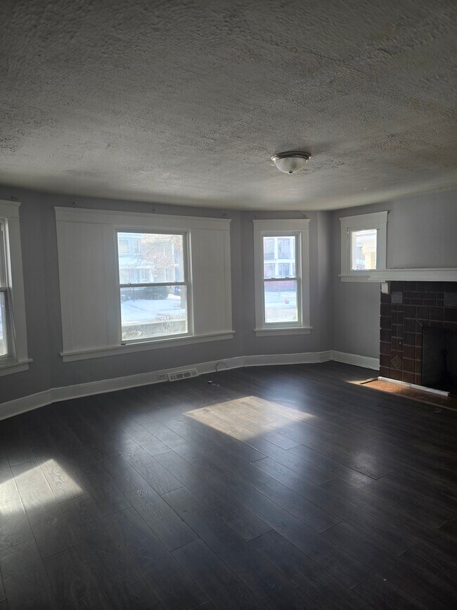 Building Photo - 8103 Whitethorn Ave