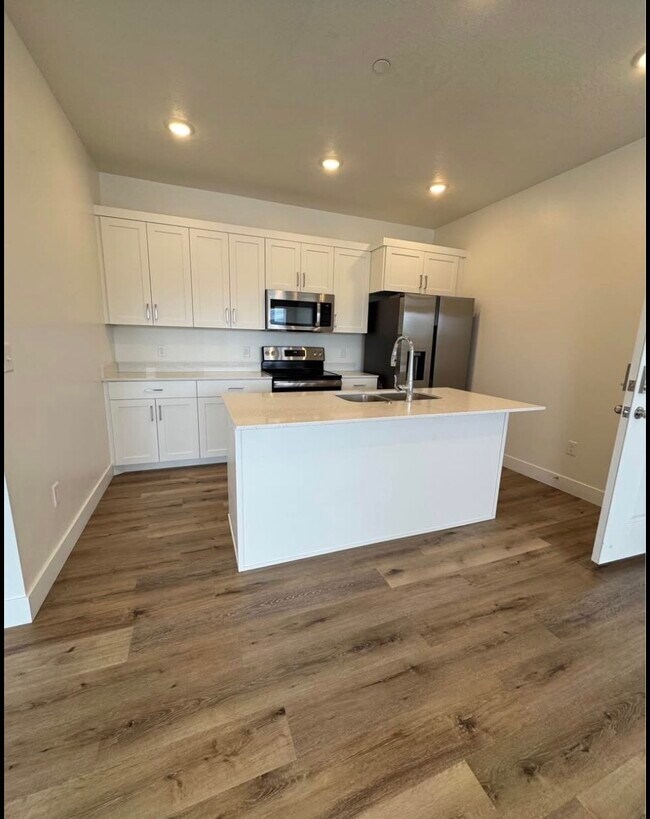 Building Photo - 3105 S 225 W