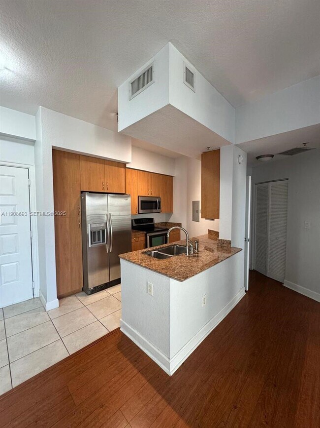 Foto del edificio - 1830 Radius Dr