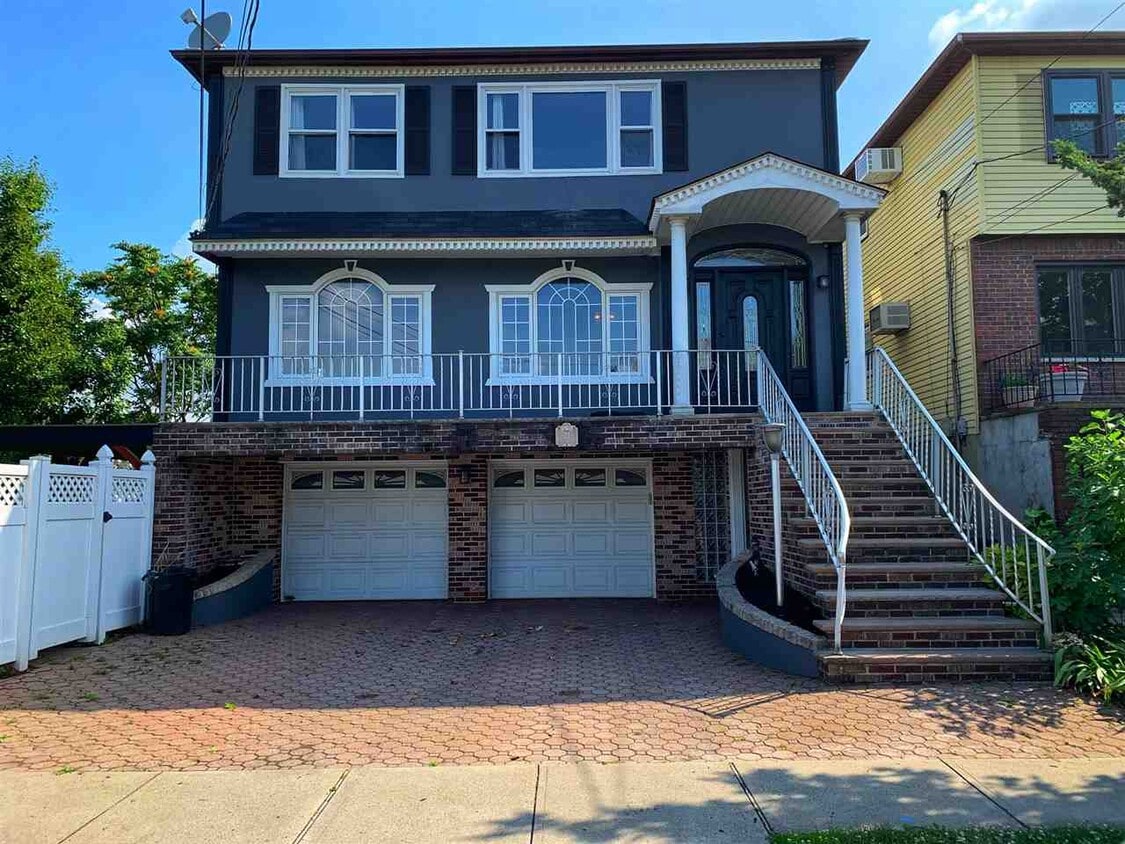 21 Schuyler Pl W Unit 2, Bayonne, NJ 07002 Condo for Rent in Bayonne