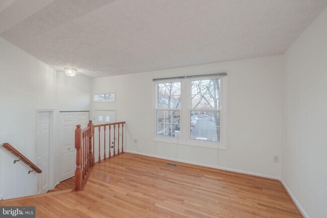 Building Photo - 6046 Hydrangea Dr