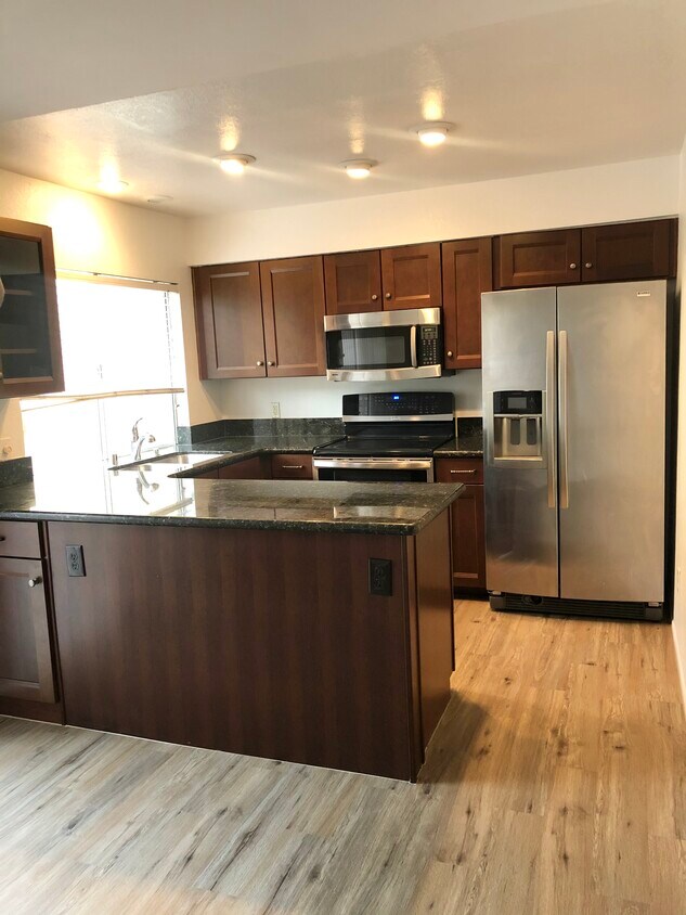 Foto principal - 7964 Mission Center Ct