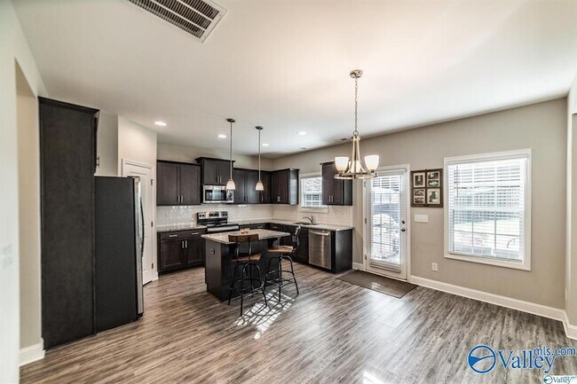 Building Photo - 108 Erskin Parcus Dr