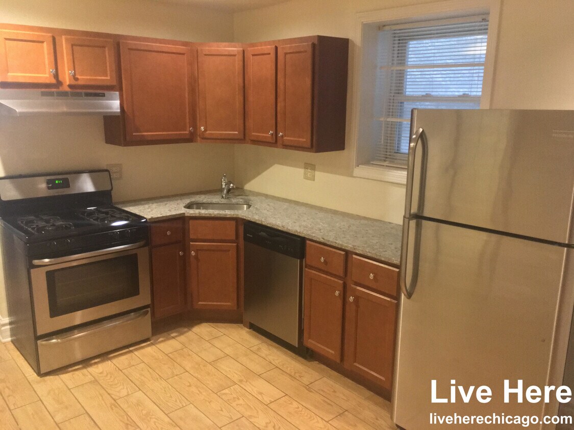 Foto principal - 2300 N Southport Ave