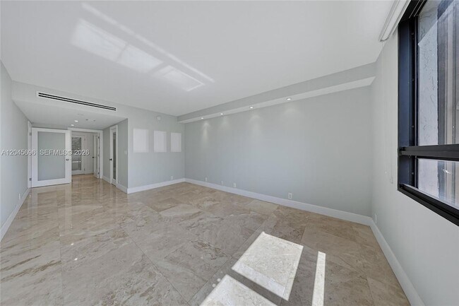 Foto del edificio - 161 Crandon Blvd