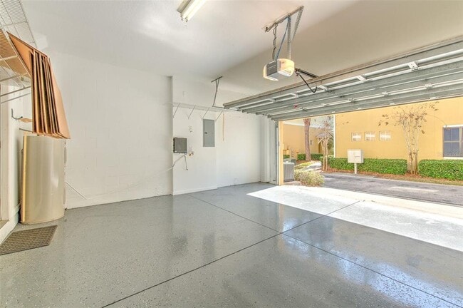 Building Photo - 7570 Tamarind Ave