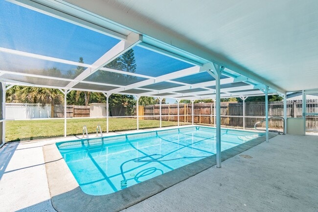 Building Photo - POOL HOME!! beautiful 3/1.5 1360 Sq. Ft. w...