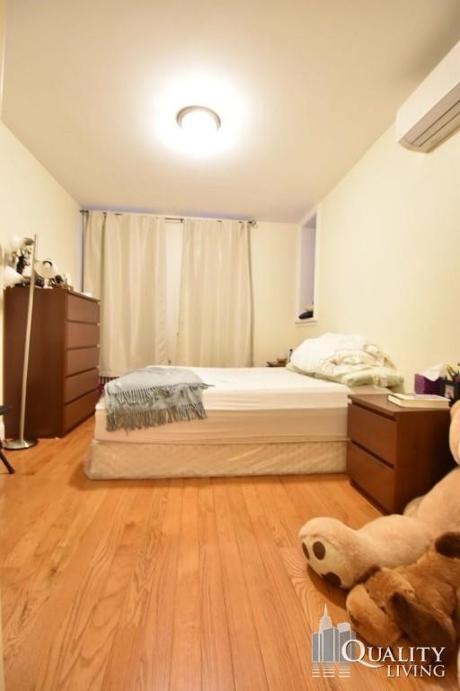 Foto del edificio - 11 W 70th St