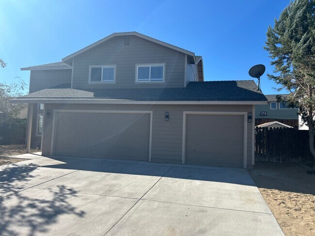 Building Photo - 4 Bed 2.5 Bath Fernley Home